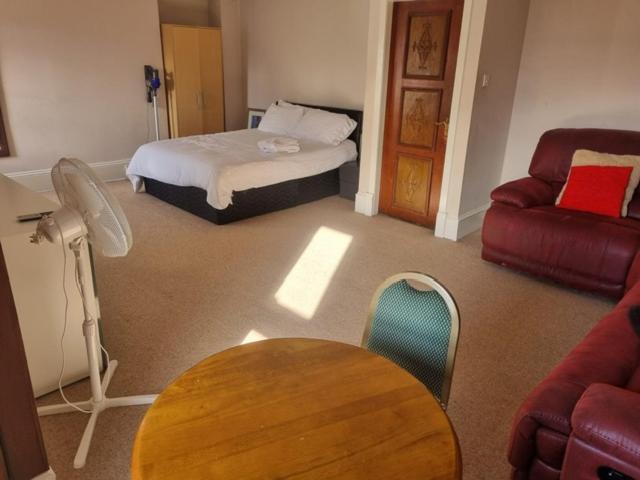 Commercial Hotel Insch Екстериор снимка